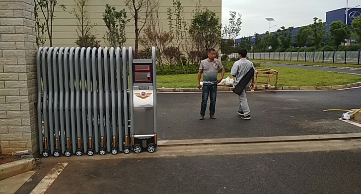 長沙伸縮門,長沙電動(dòng)門,長沙電動(dòng)伸縮門,長沙伸縮門,長沙電動(dòng)伸縮門廠